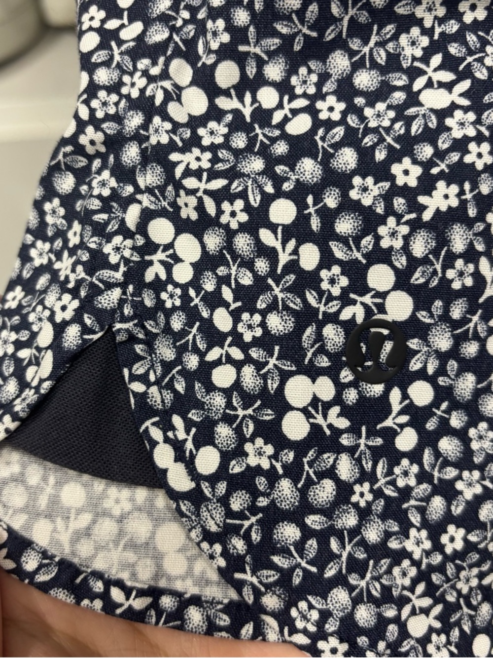 Lululemon Men's Navy Blue Floral Short-Sleeve Shirt - Picture 3 of 4